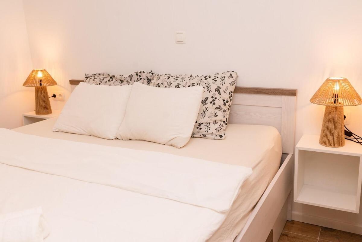 Hvar Home Apartments Hvar Town Bagian luar foto